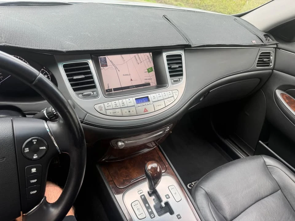 2010 Hyundai Genesis - Image 18 of 19