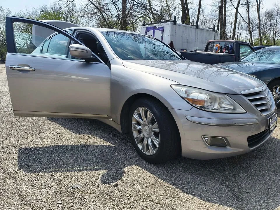 2010 Hyundai Genesis - Image 2 of 19