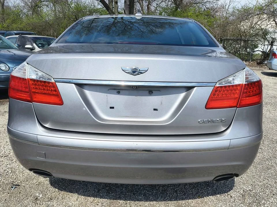 2010 Hyundai Genesis - Image 5 of 19