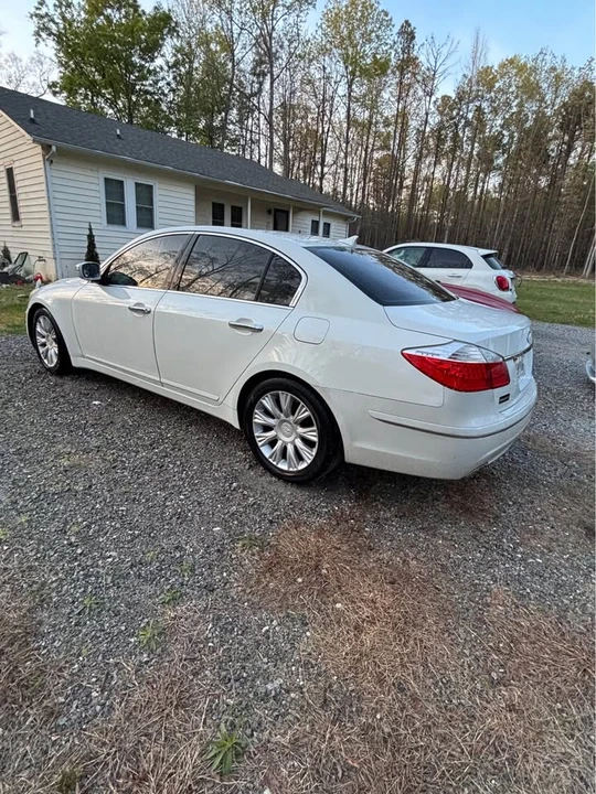 2010 Hyundai Genesis - Image 2 of 7