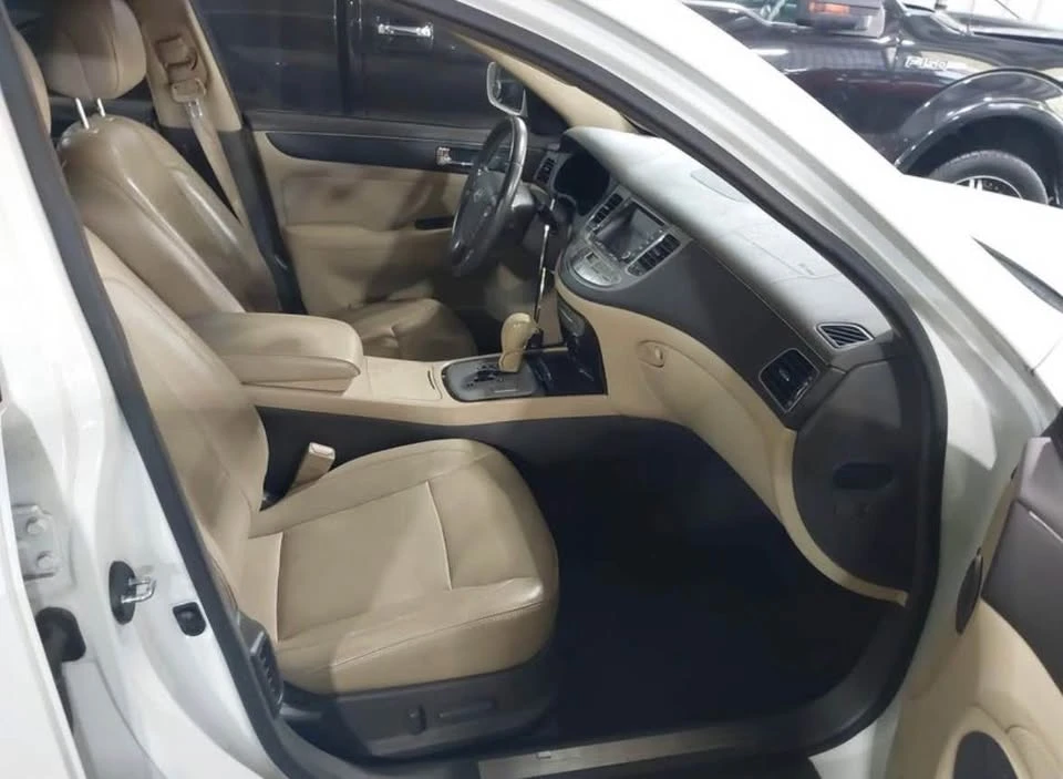 2010 Hyundai Genesis - Image 5 of 7