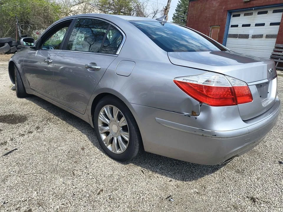 2010 Hyundai Genesis - Image 11 of 19