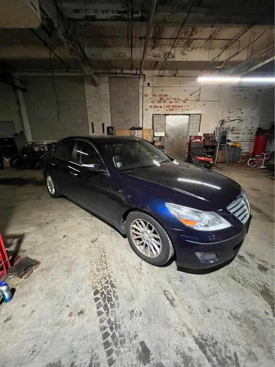 2010 Hyundai Genesis - Image 3 of 4