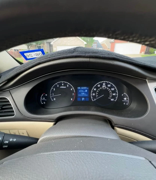 2010 Hyundai Genesis - Image 12 of 19