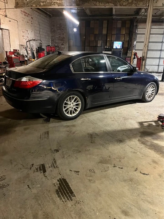 2010 Hyundai Genesis - Image 2 of 4