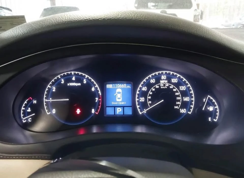 2010 Hyundai Genesis - Image 7 of 7