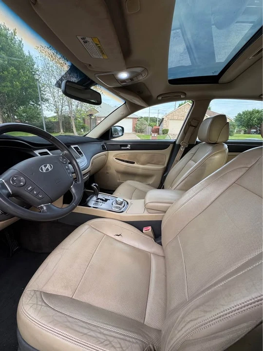 2010 Hyundai Genesis - Image 11 of 19