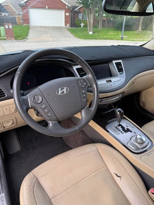 2010 Hyundai Genesis - Image 10 of 19
