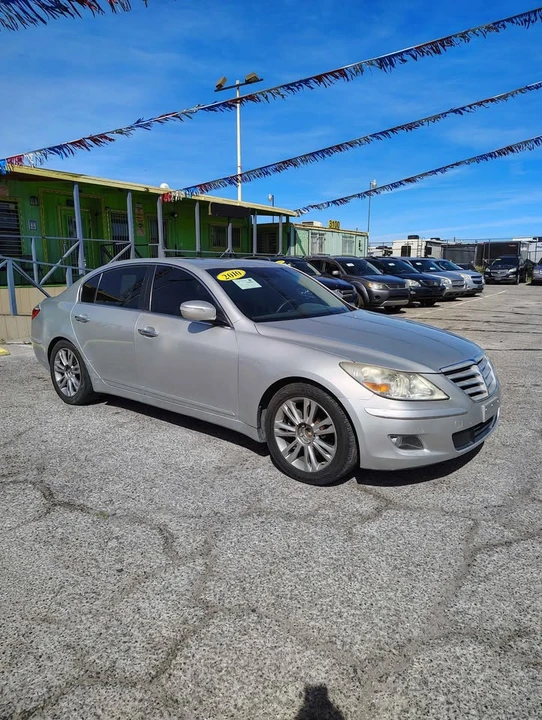 2010 Hyundai Genesis - Image 4 of 10
