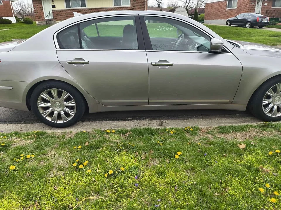 2010 Hyundai Genesis - Image 5 of 17