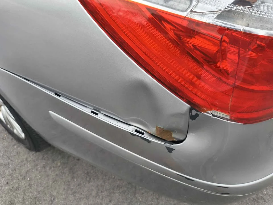2010 Hyundai Genesis - Image 7 of 17