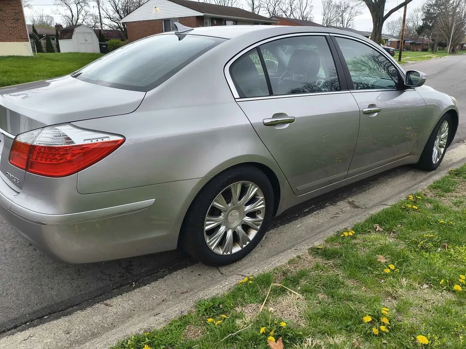 2010 Hyundai Genesis - Image 6 of 17