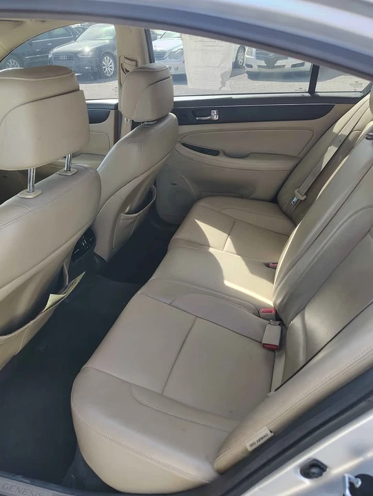 2010 Hyundai Genesis - Image 10 of 10