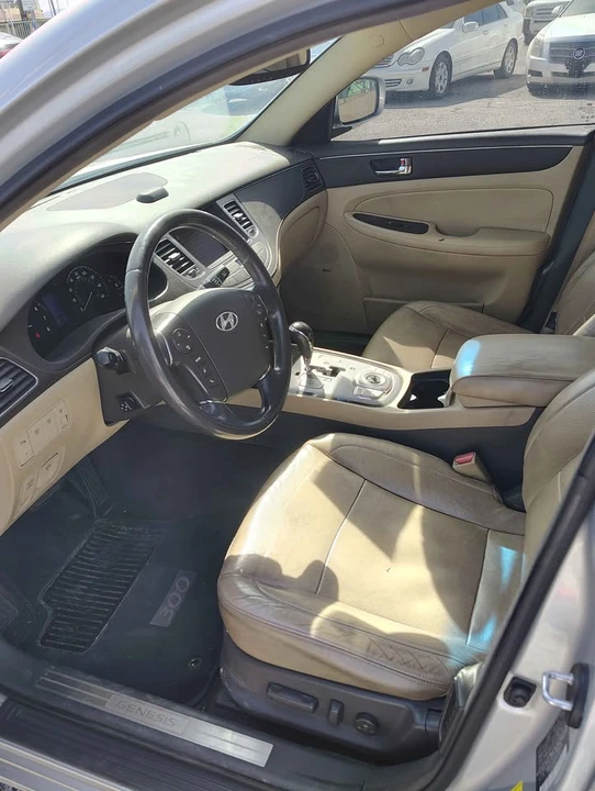 2010 Hyundai Genesis - Image 9 of 10