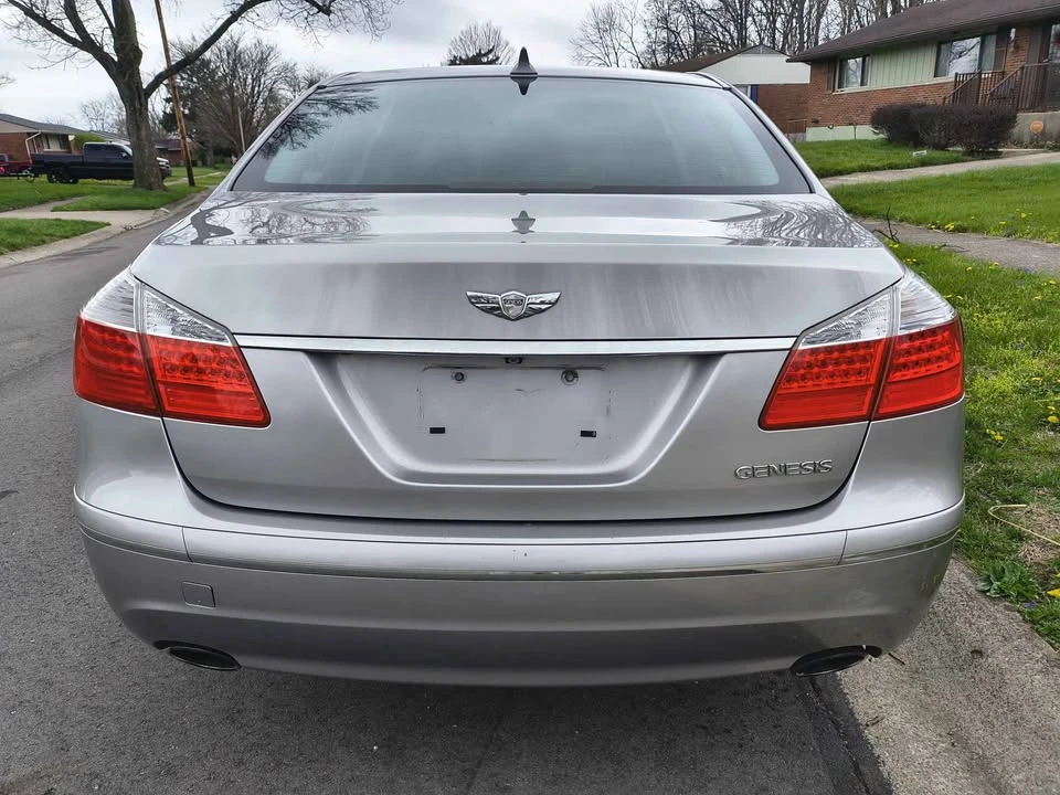 2010 Hyundai Genesis - Image 8 of 17