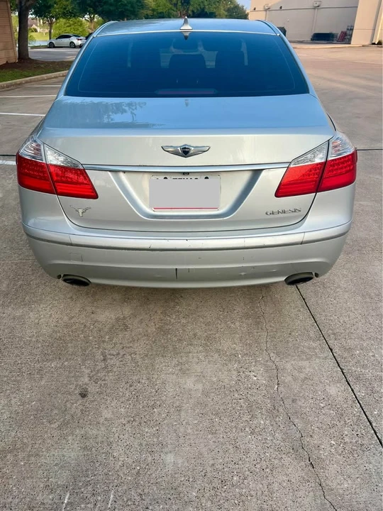 2010 Hyundai Genesis - Image 4 of 11