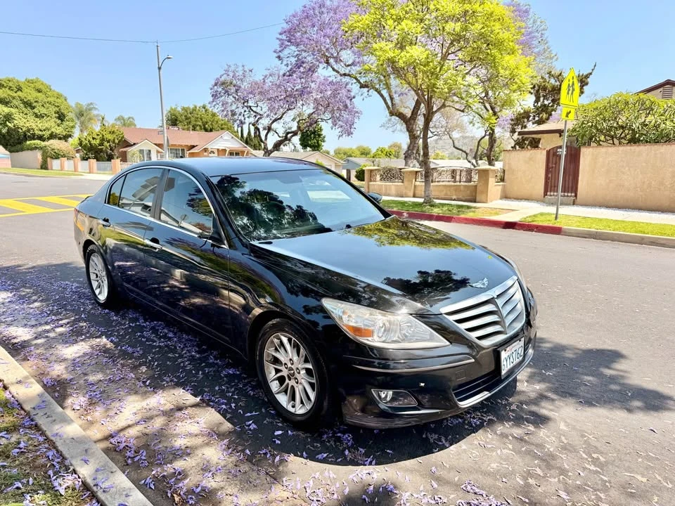 2010 Hyundai Genesis - Image 5 of 10