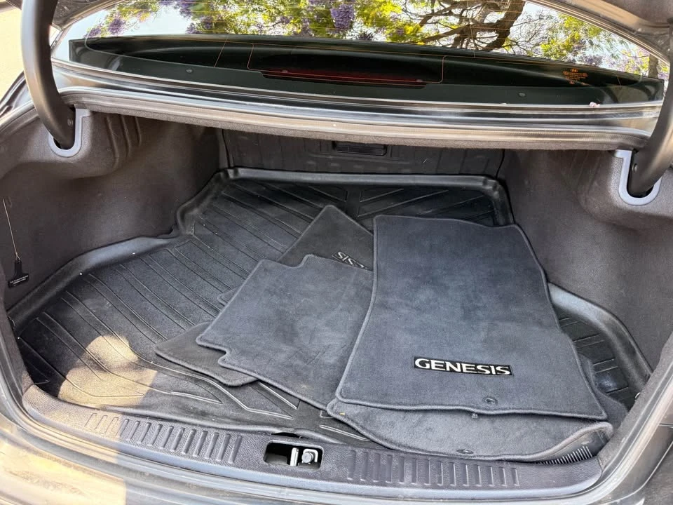 2010 Hyundai Genesis - Image 9 of 10
