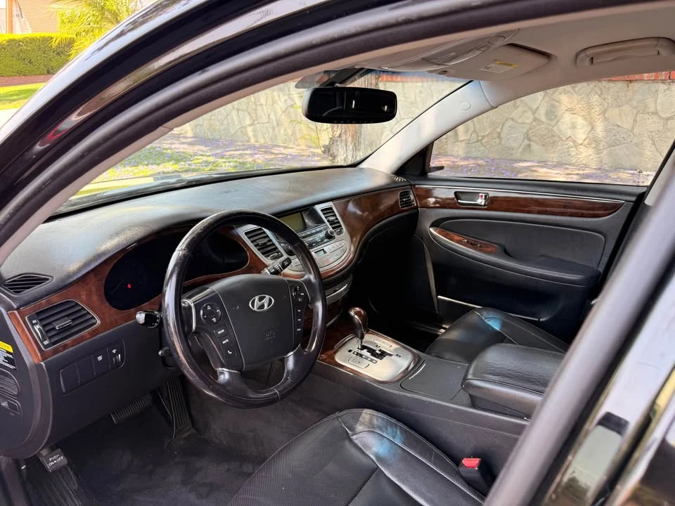2010 Hyundai Genesis - Image 7 of 10