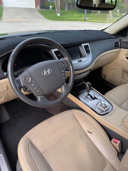 2010 Hyundai Genesis - Image 10 of 19