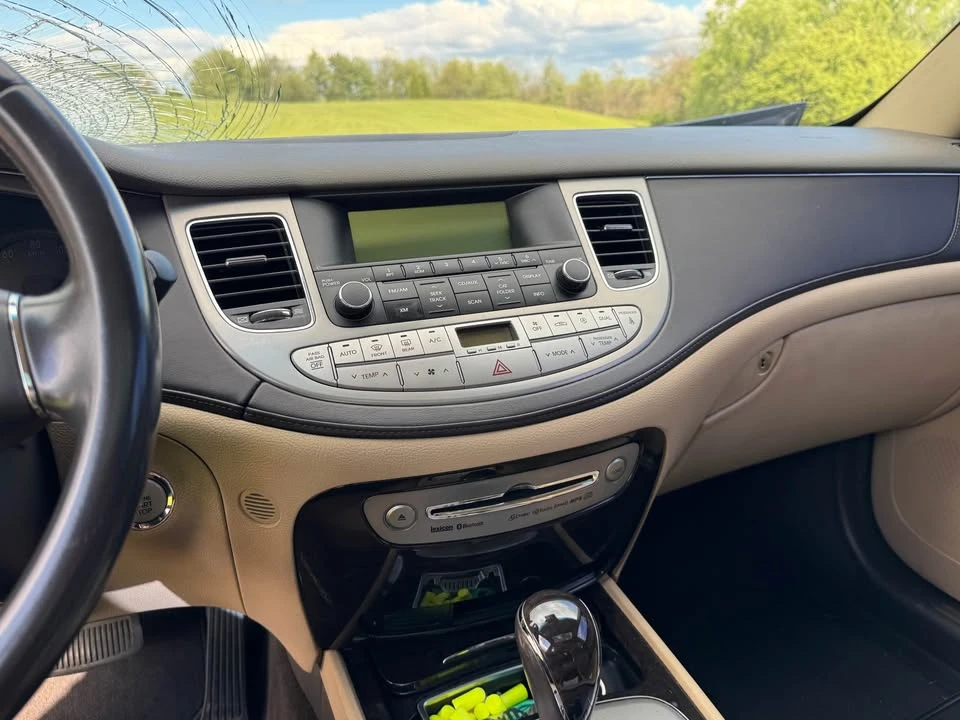 2010 Hyundai Genesis - Image 18 of 20