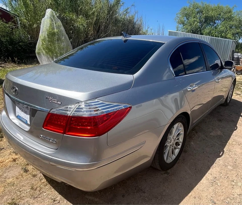 2010 Hyundai Genesis - Image 12 of 13