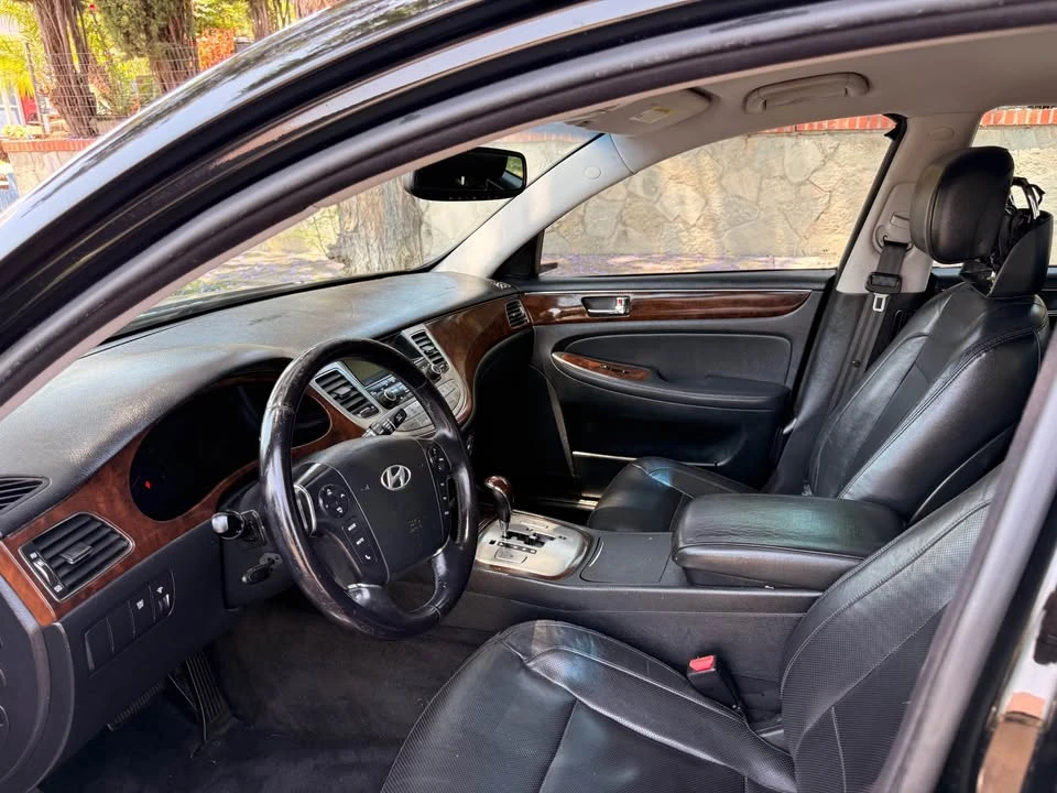 2010 Hyundai Genesis - Image 6 of 10