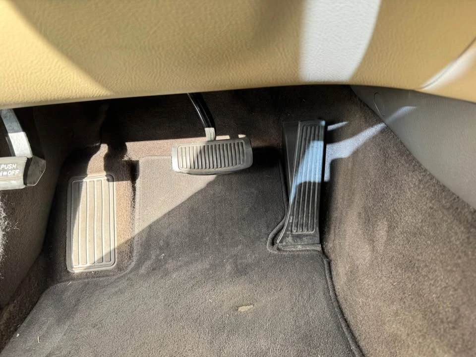 2010 Hyundai Genesis - Image 6 of 20
