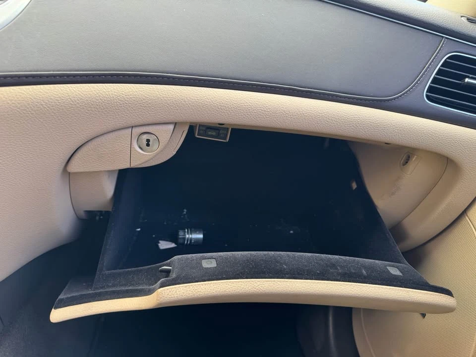 2010 Hyundai Genesis - Image 9 of 20