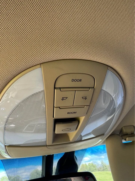 2010 Hyundai Genesis - Image 19 of 20