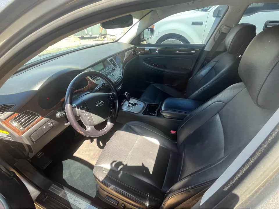 2010 Hyundai Genesis - Image 6 of 13