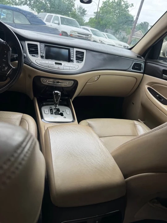 2010 Hyundai Genesis - Image 10 of 11