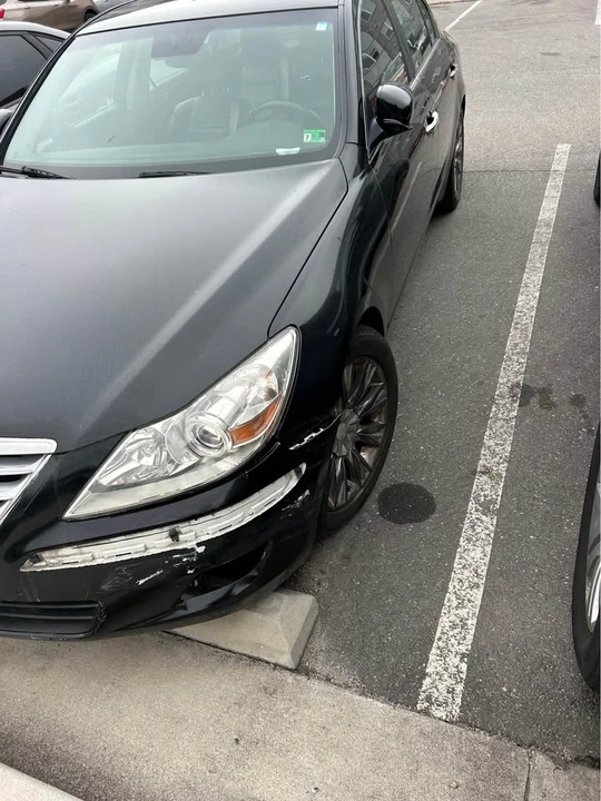 2010 Hyundai Genesis - Image 3 of 8