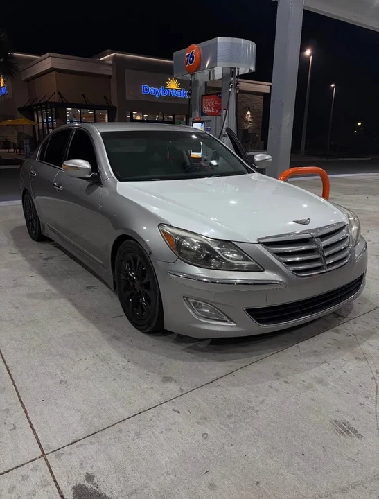 2010 Hyundai Genesis - Image 3 of 5