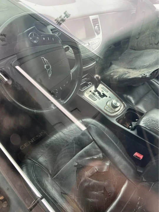 2010 Hyundai Genesis - Image 6 of 8