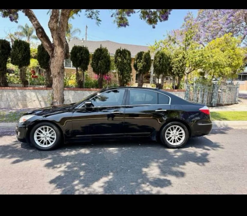 2010 Hyundai Genesis - Image 2 of 8