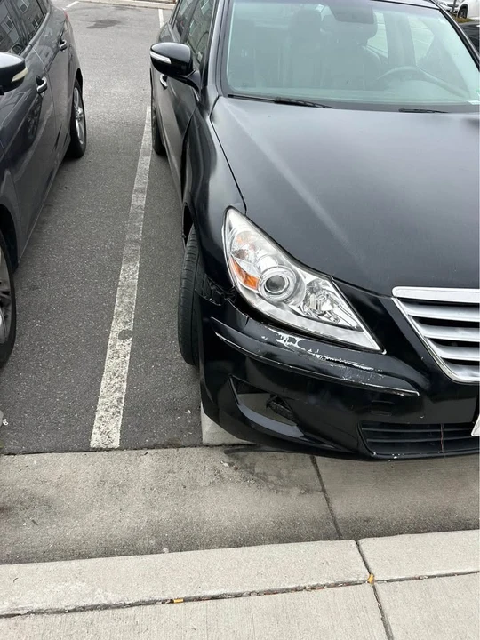 2010 Hyundai Genesis - Image 2 of 8