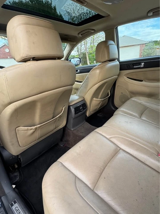 2010 Hyundai Genesis - Image 15 of 19