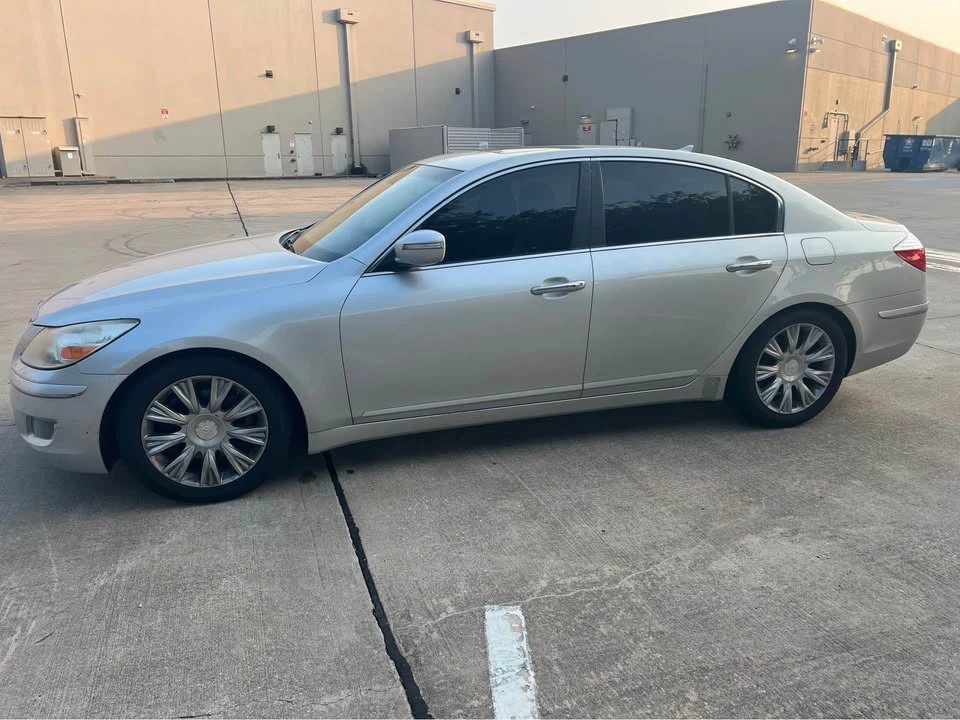 2010 Hyundai Genesis - Image 3 of 20