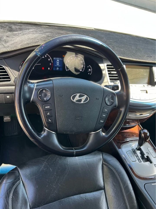 2010 Hyundai Genesis - Image 12 of 20