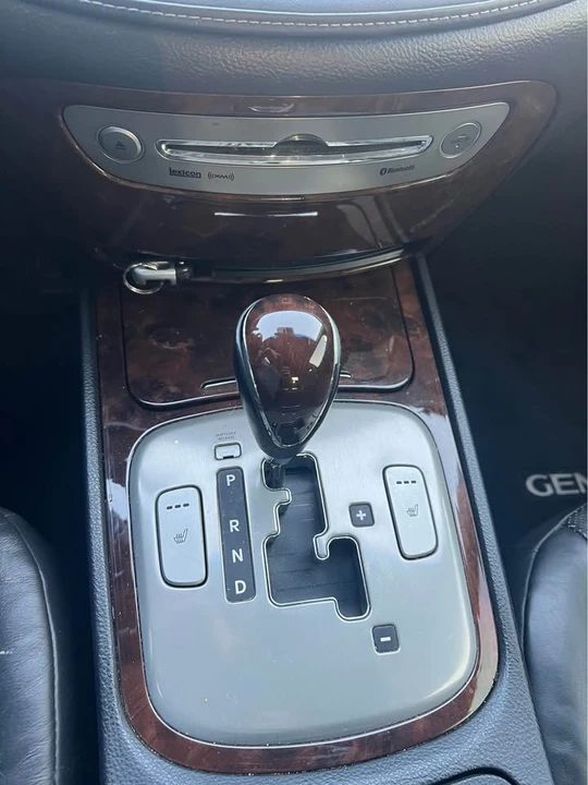 2010 Hyundai Genesis - Image 6 of 20