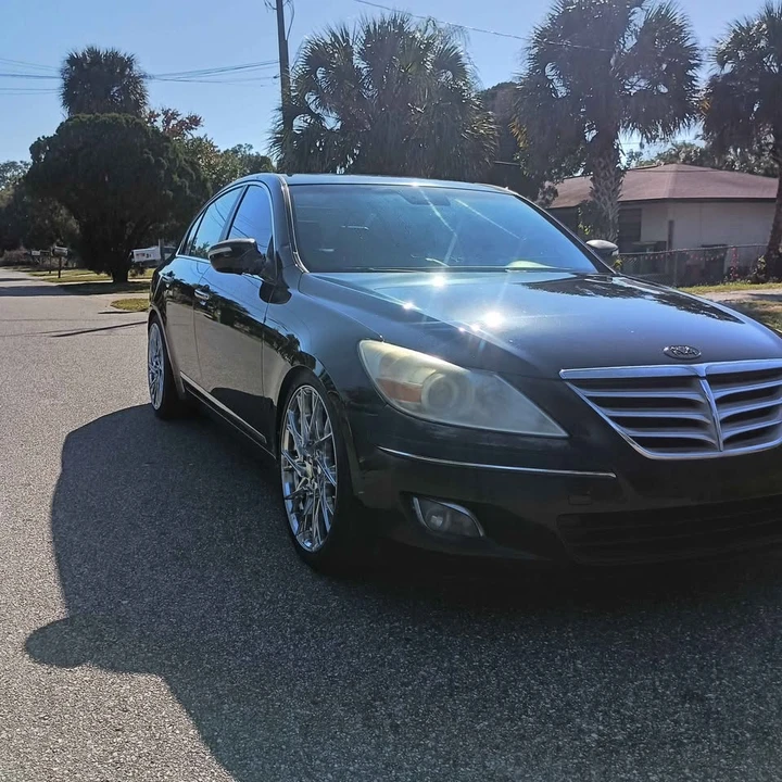 2010 Hyundai Genesis - Image 4 of 7