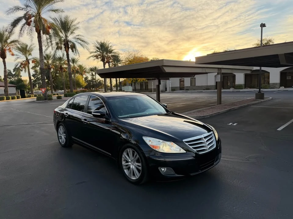 2010 Hyundai Genesis - Image 2 of 13