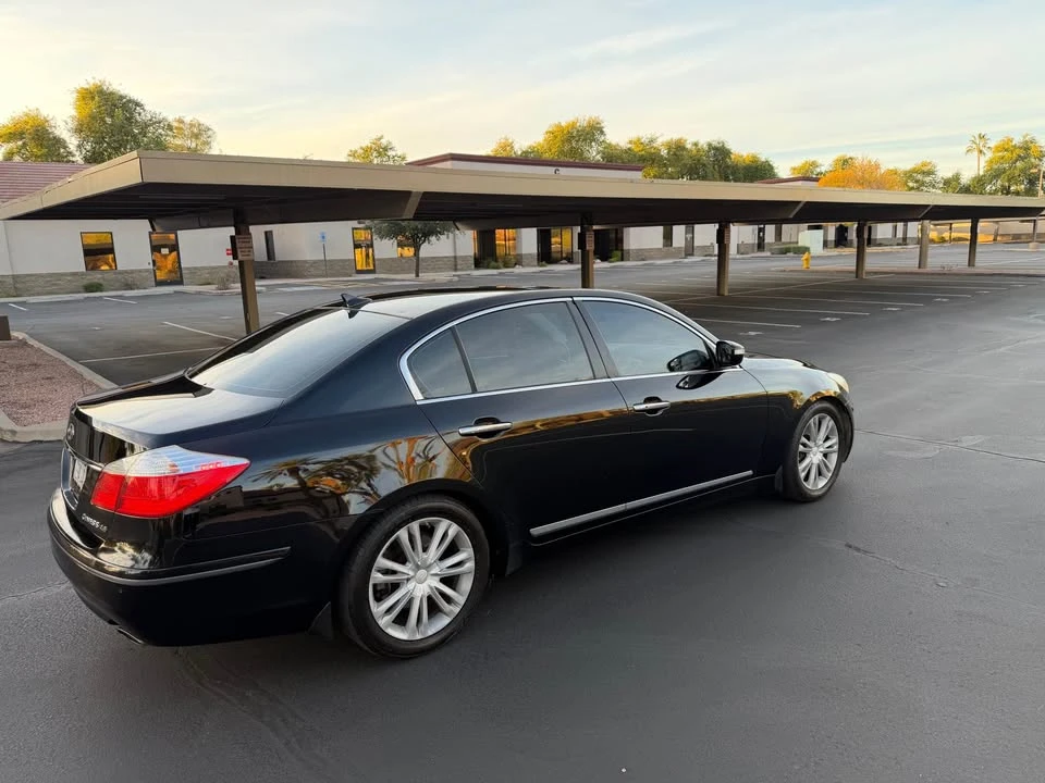 2010 Hyundai Genesis - Image 6 of 13