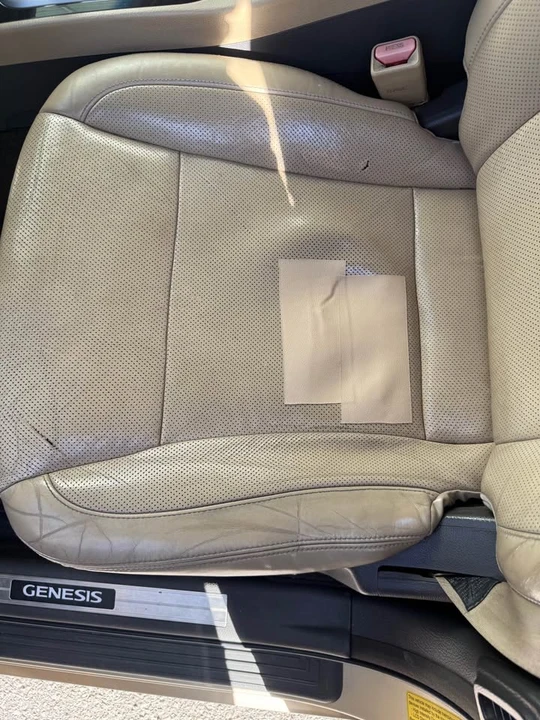 2010 Hyundai Genesis - Image 15 of 17
