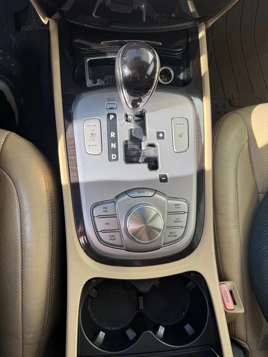 2010 Hyundai Genesis - Image 11 of 17