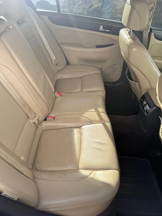 2010 Hyundai Genesis - Image 16 of 17