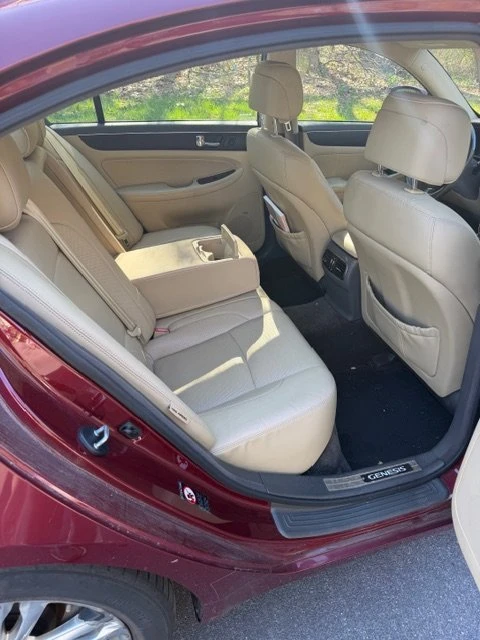 2010 Hyundai Genesis - Image 6 of 6