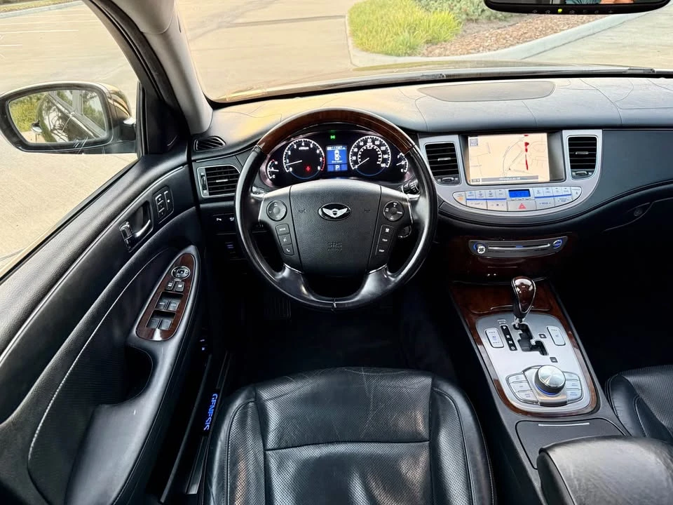 2010 Hyundai Genesis - Image 16 of 20