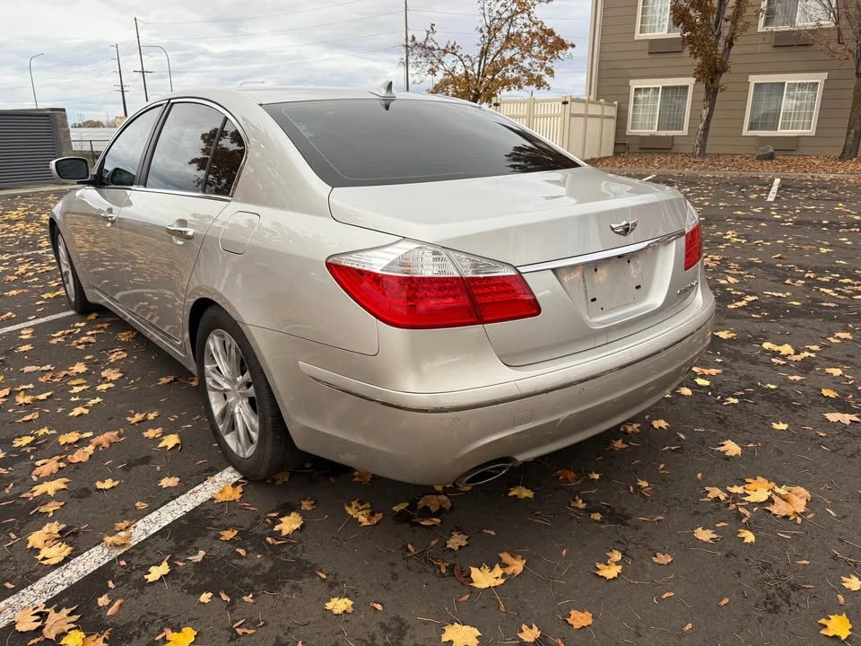 2010 Hyundai Genesis - Image 3 of 12